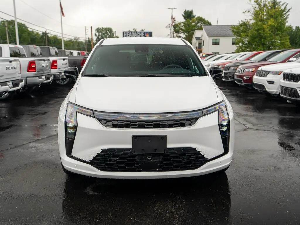 2027 Chrysler Pacifica Select AWD photo 3