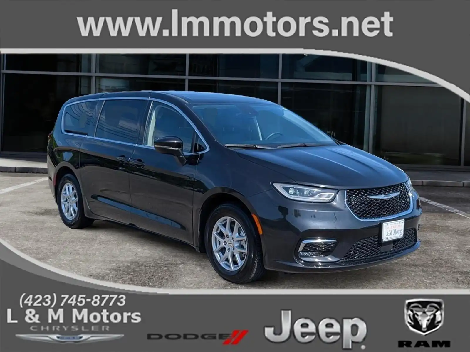 2023 Chrysler Pacifica Touring L's photo