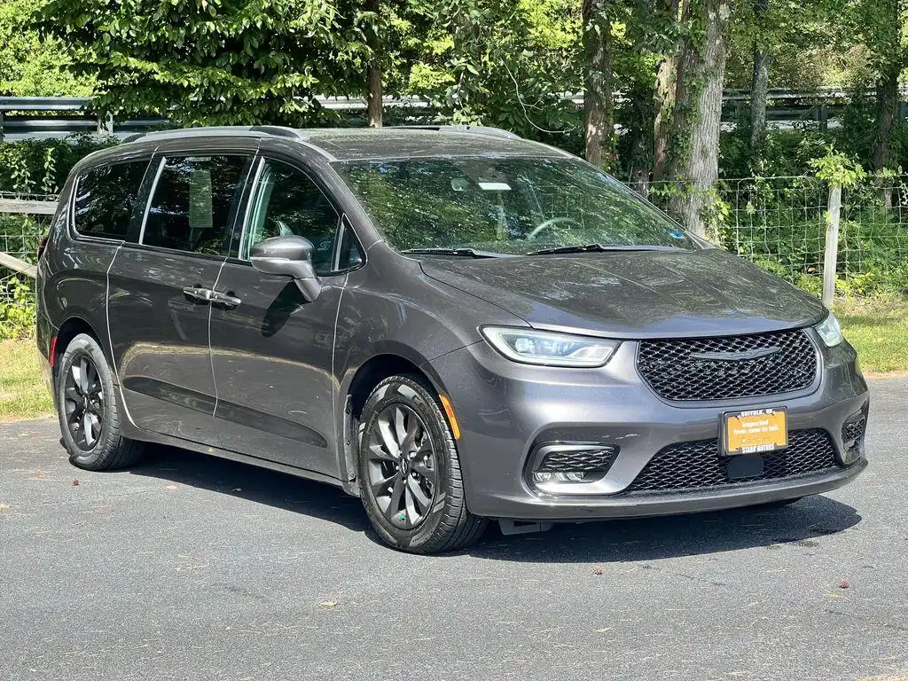 2021 Chrysler Pacifica Touring L's photo