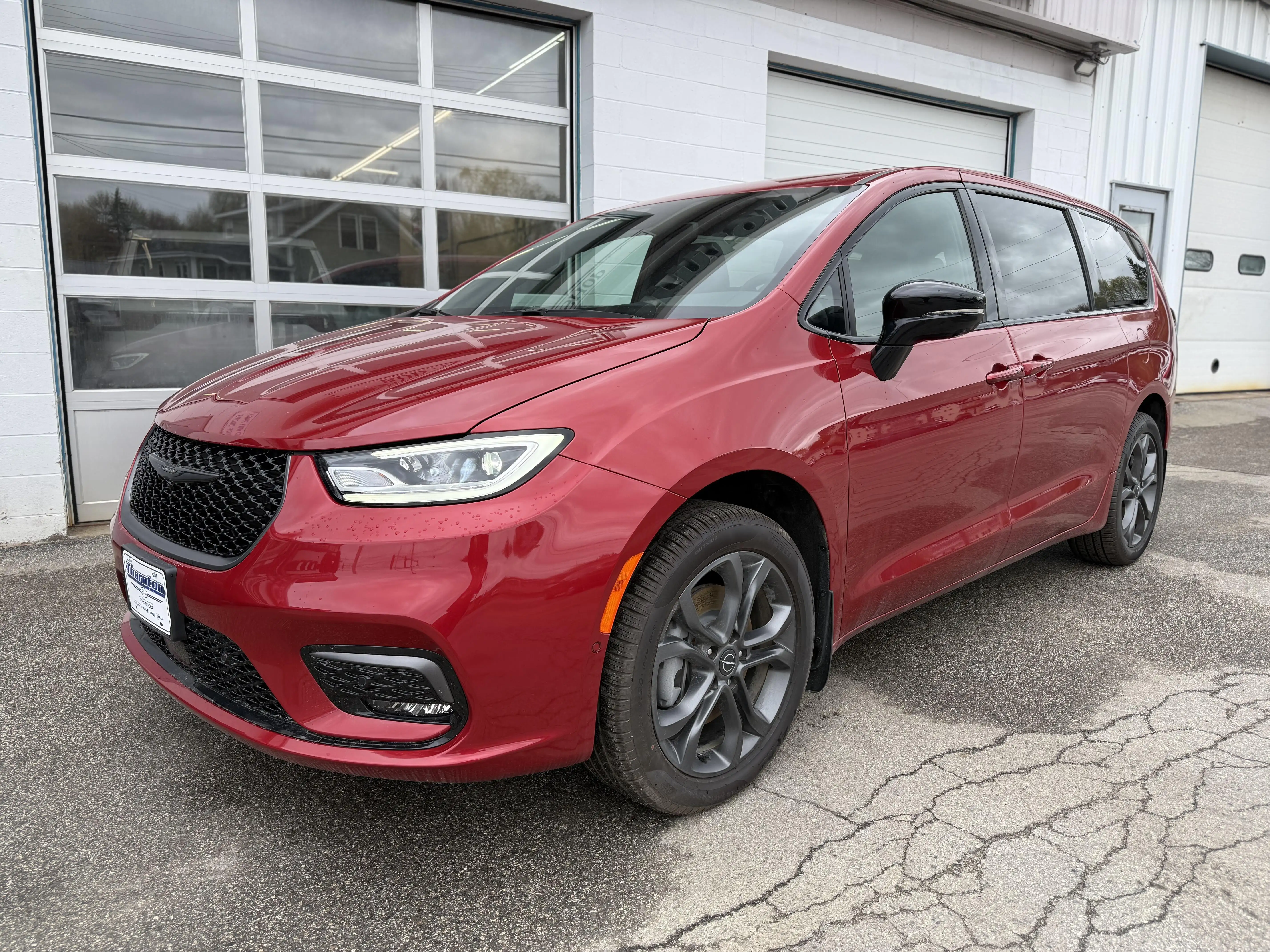 2026 Chrysler Pacifica Select AWD's photo