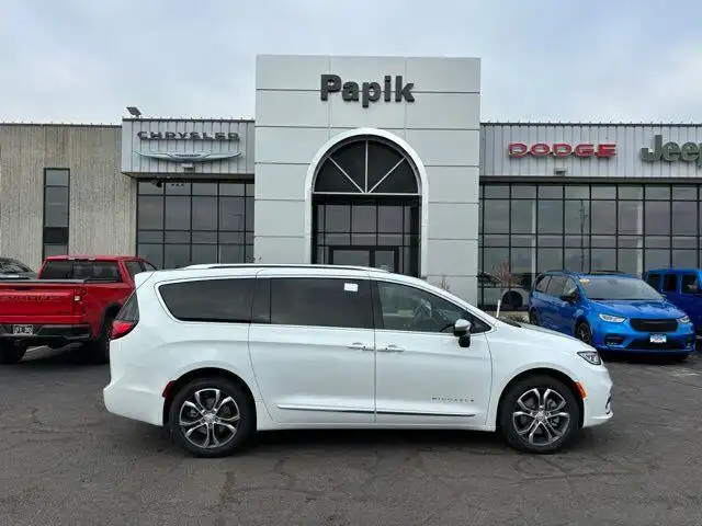 2026 Chrysler Pacifica Pinnacle AWD's photo
