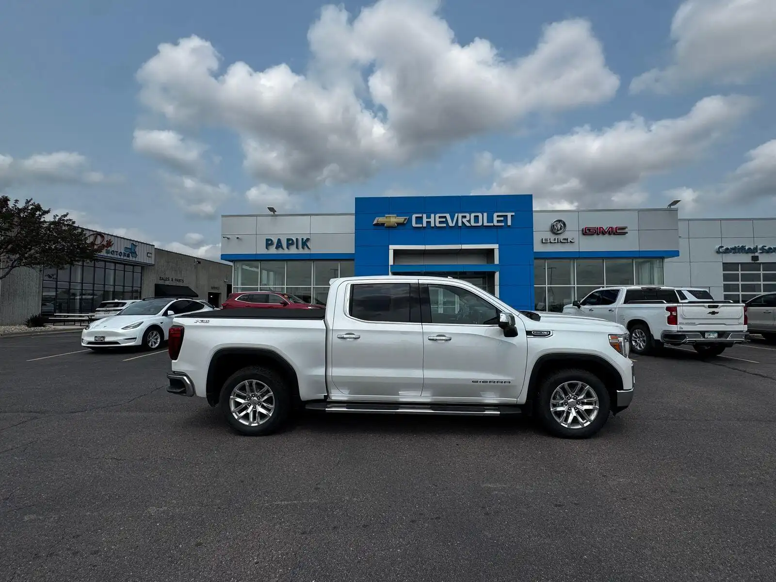 2021 GMC Sierra 4WD Crew Cab Short Box SLT's photo
