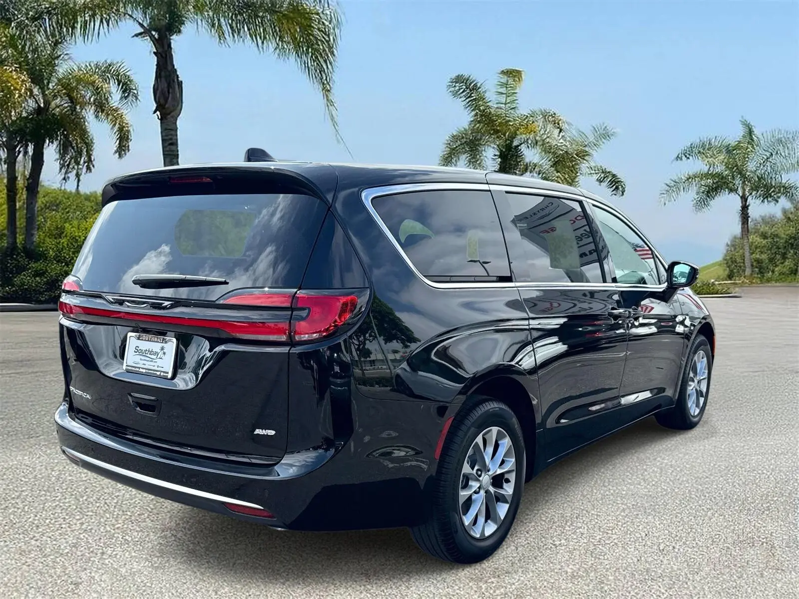 2027 Chrysler Pacifica Select AWD photo 3