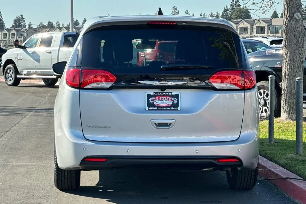 2026 Chrysler Voyager LX photo 5