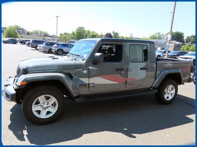 2021 Jeep Gladiator Sport S's photo