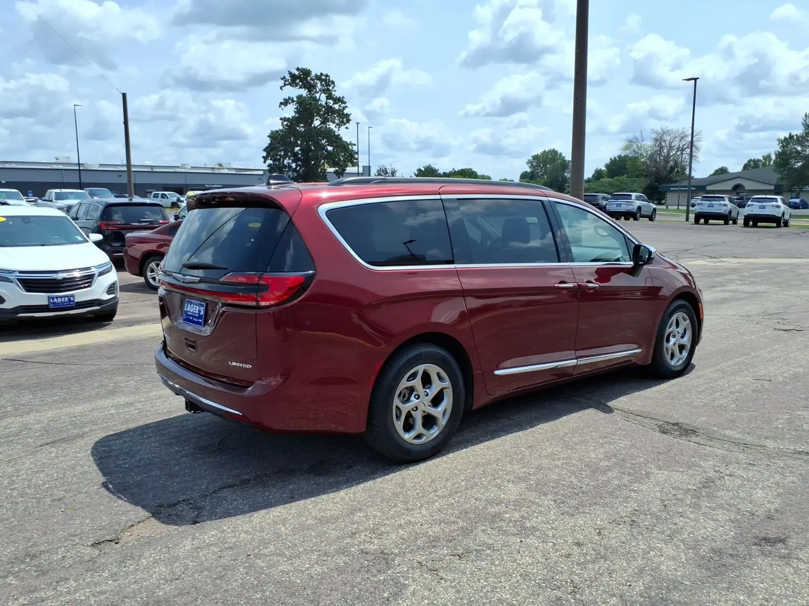 2023 Chrysler Pacifica Limited photo 3