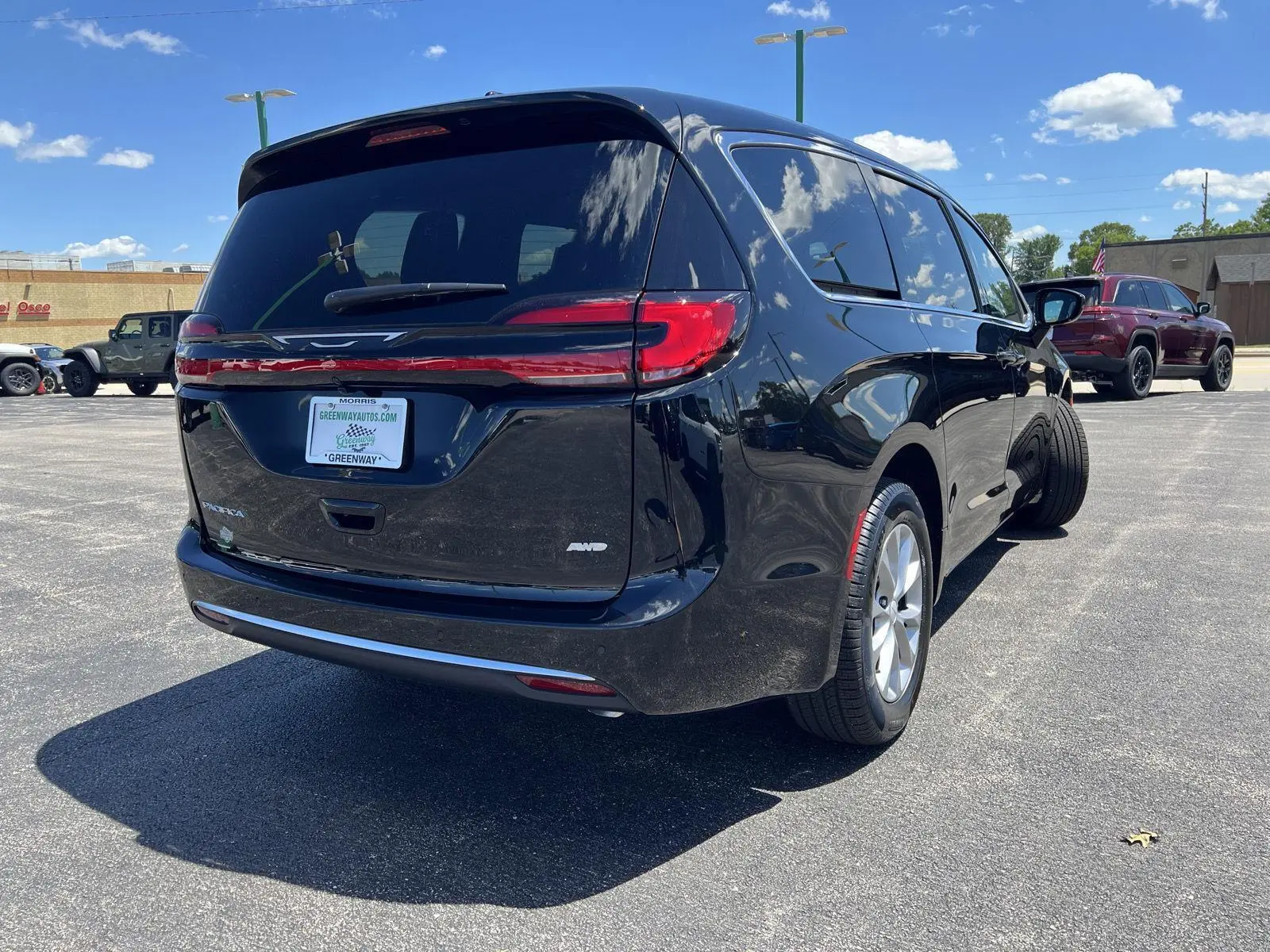 2027 Chrysler Pacifica Select AWD photo 4
