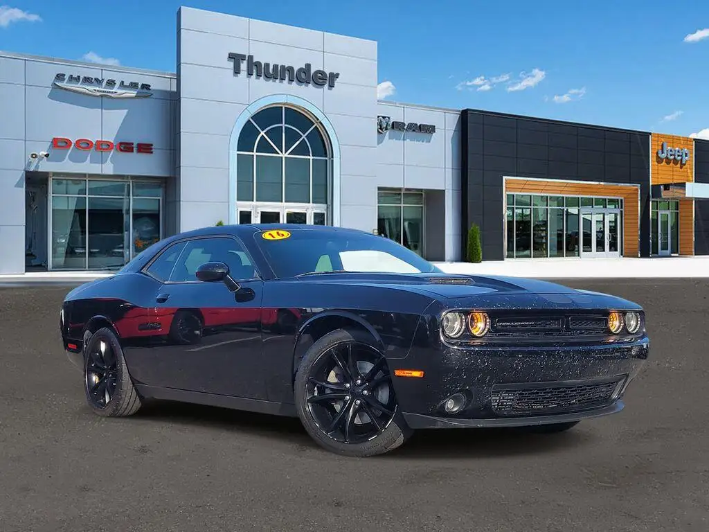 2016 Dodge Challenger SXT Plus photo 1