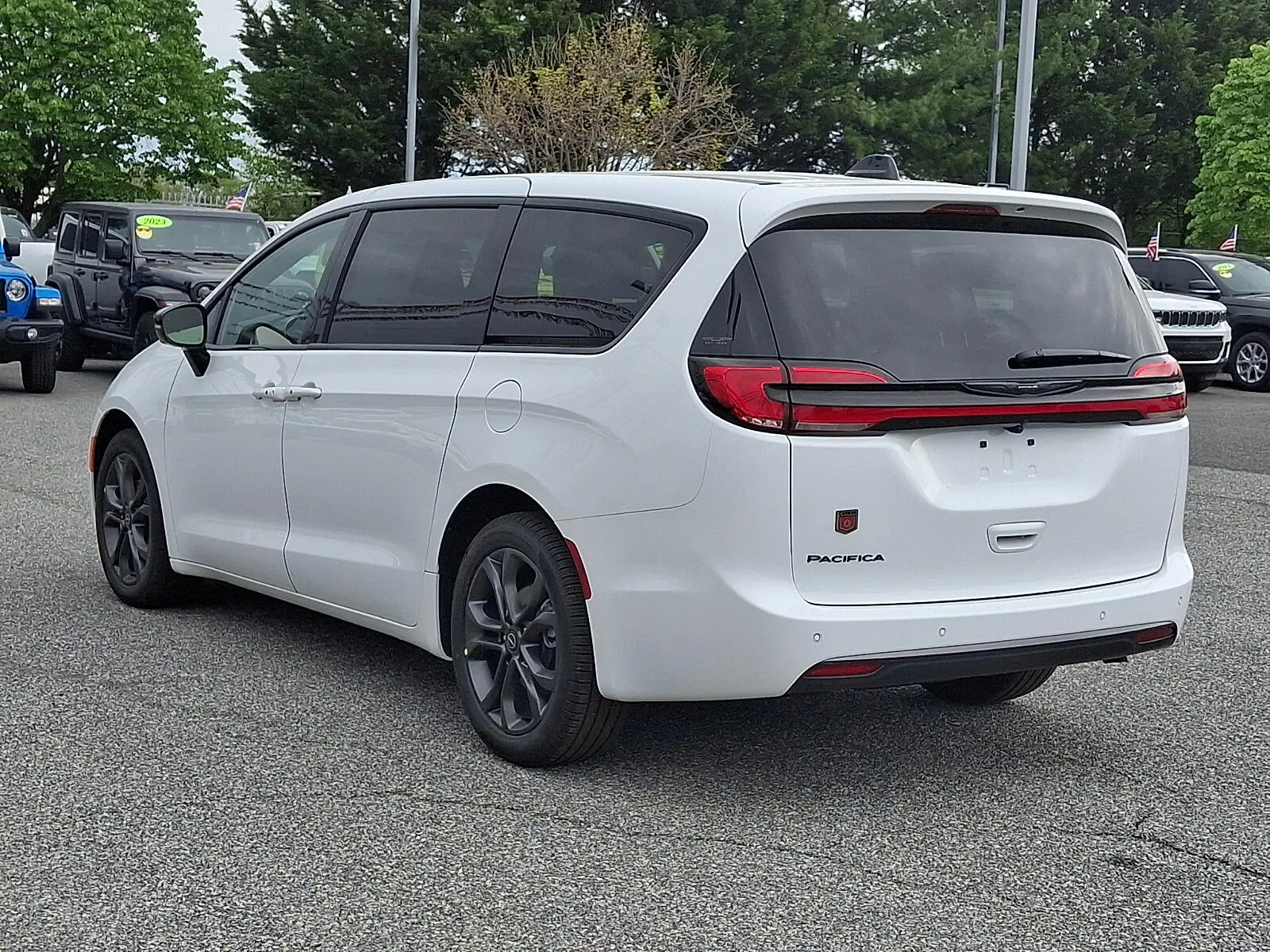2026 Chrysler Pacifica Select photo 3
