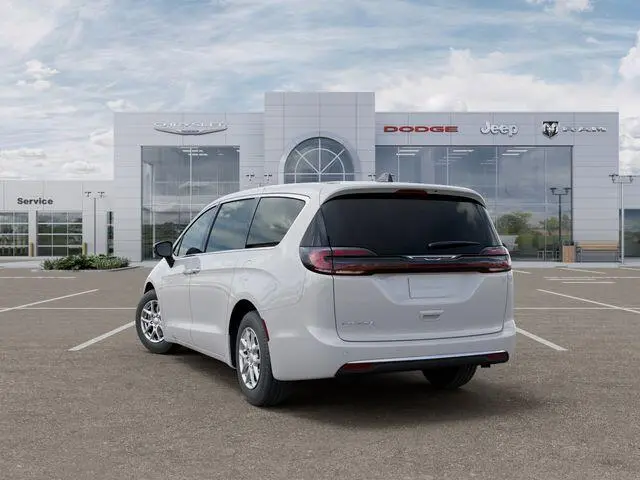 2027 Chrysler Pacifica Select photo 3