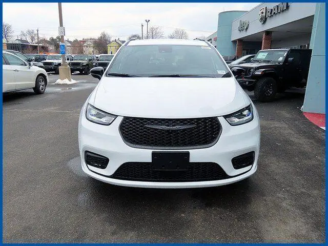2026 Chrysler Pacifica Select AWD photo 3