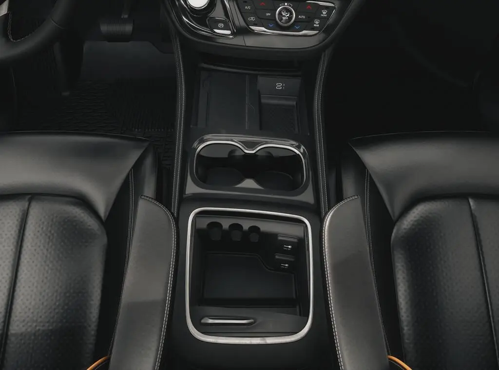 2027 Chrysler Pacifica Limited AWD photo 4