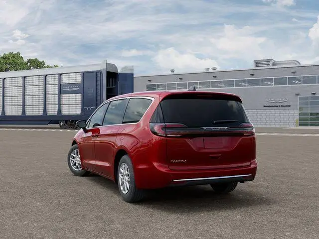 2027 Chrysler Pacifica Select photo 3