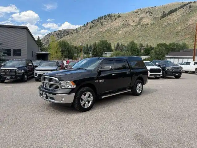 2017 RAM 1500 Big Horn 4x4 Crew Cab 5'7's photo