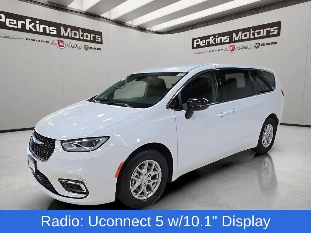 2024 Chrysler Pacifica Touring L's photo
