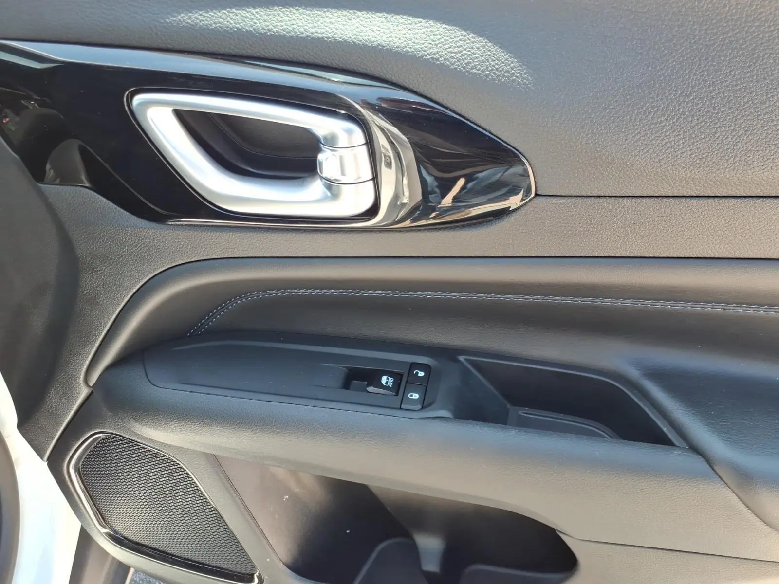 2025 Jeep Compass Latitude 4WD photo 5