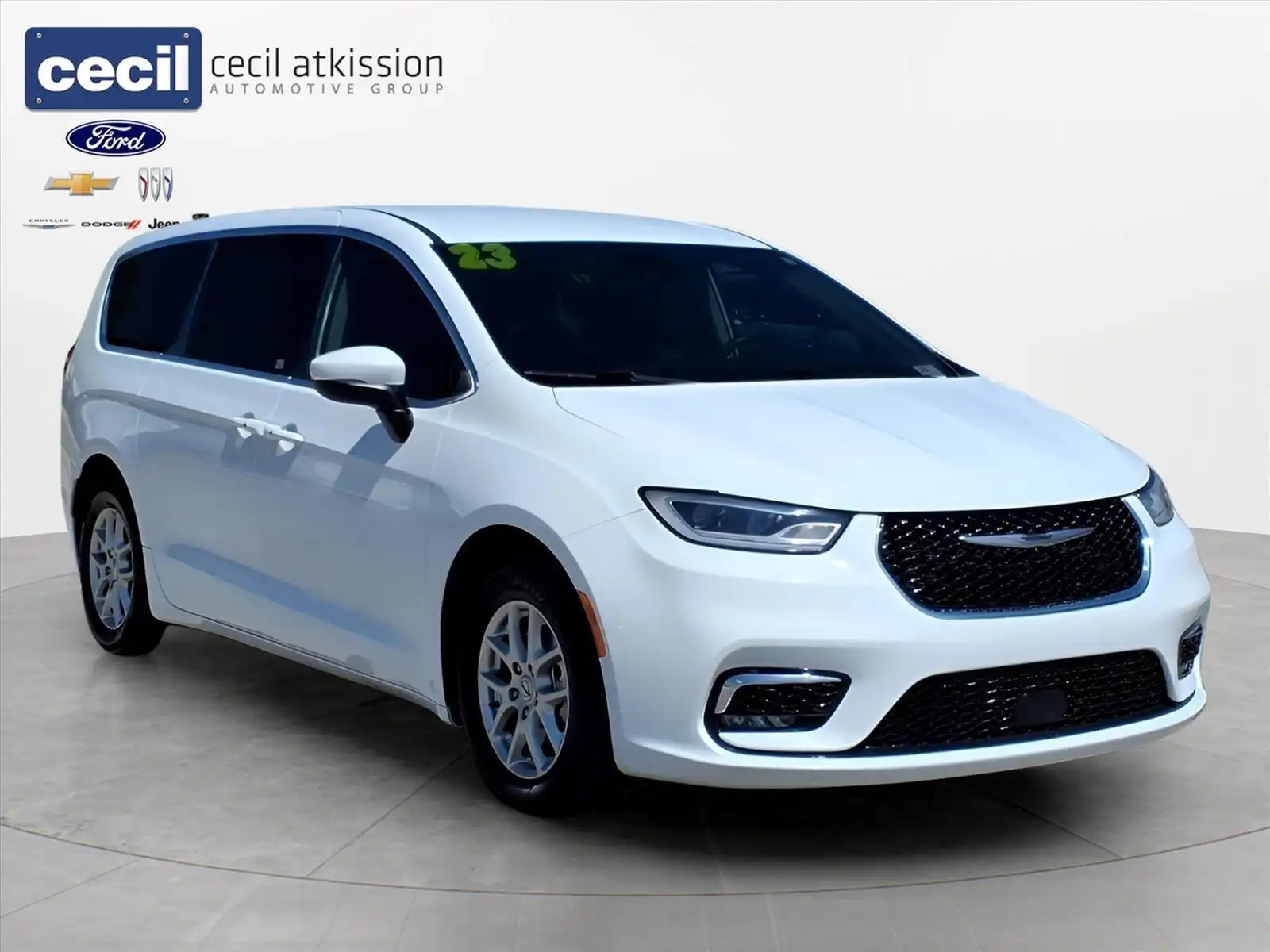 2023 Chrysler Pacifica Touring L's photo