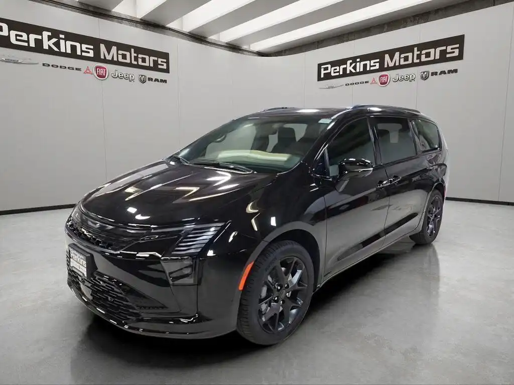 2027 Chrysler Pacifica Limited AWD's photo