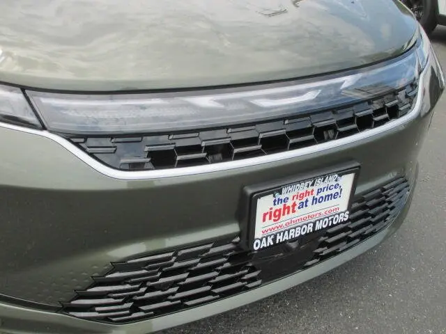 2027 Chrysler Pacifica Select photo 5