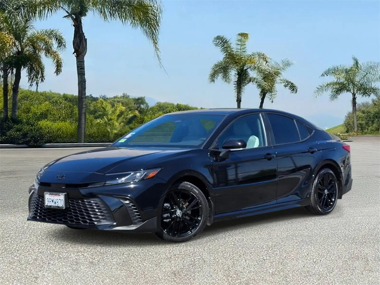 2025 Toyota Camry SE Hybrid's photo