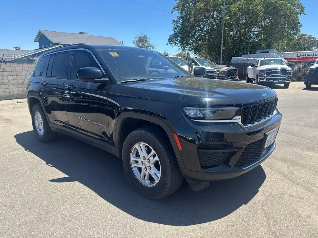 2023 Jeep Grand Cherokee Laredo 4x4's photo