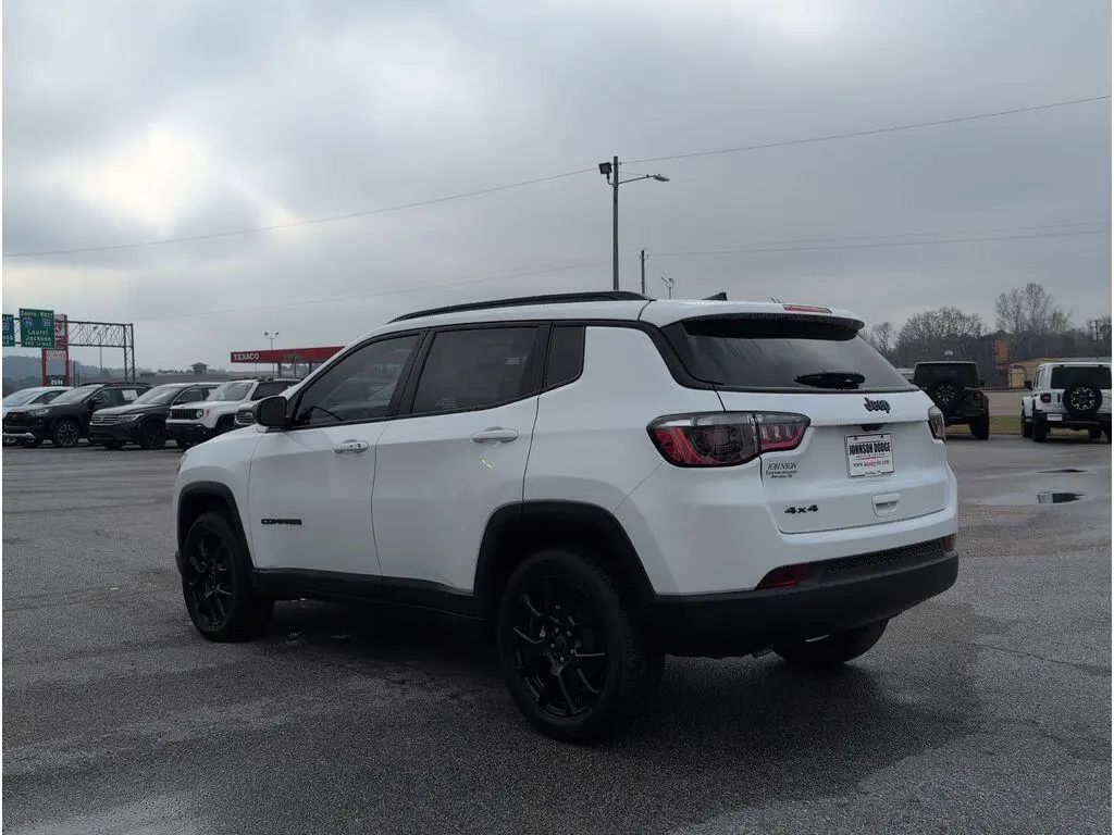 2026 Jeep Compass Altitude 4X4 photo 3