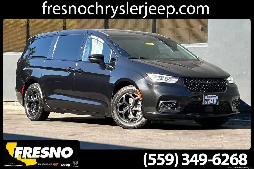 2023 Chrysler Pacifica Hybrid Touring L Hybrid's photo