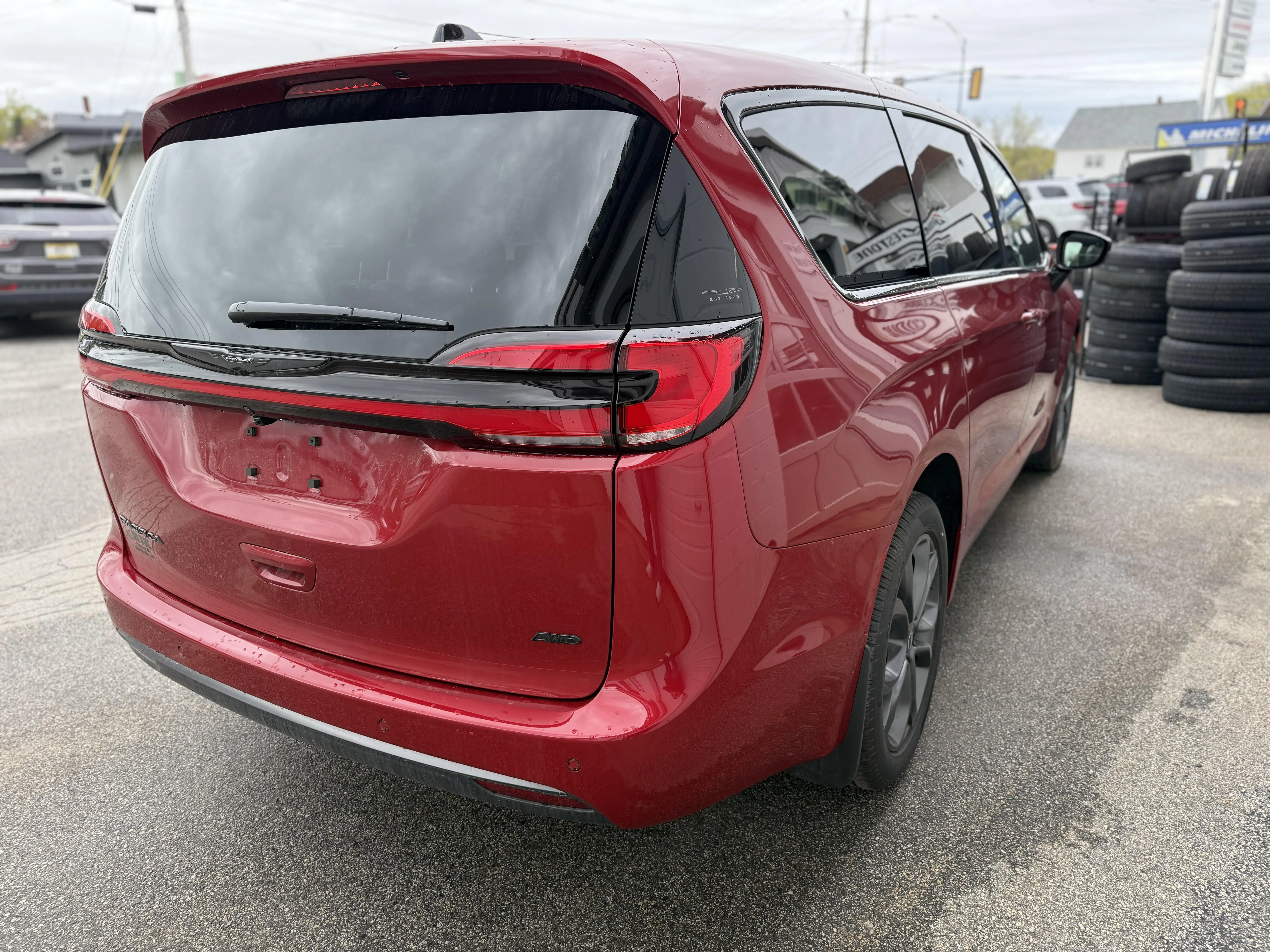 2026 Chrysler Pacifica Select AWD photo 4