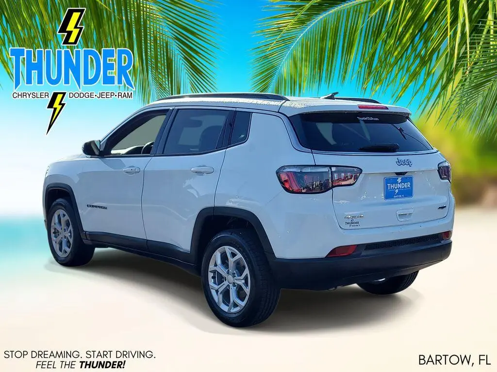 2024 Jeep Compass Latitude 4X4 photo 3