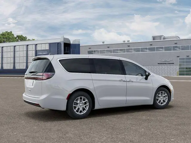 2026 Chrysler Pacifica Select photo 4