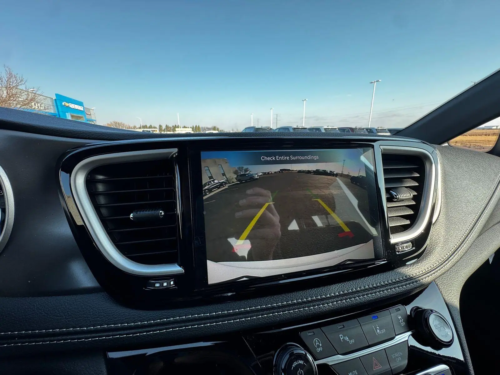 2026 Chrysler Pacifica Select AWD photo 3