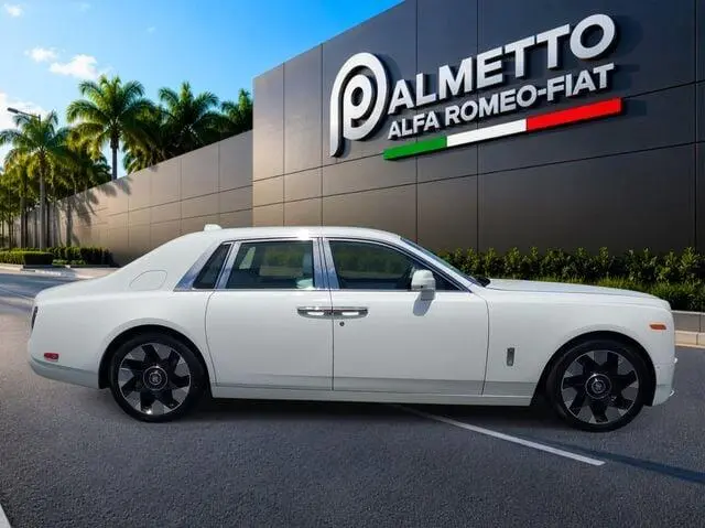 2027 Rolls-Royce Phantom Base photo 4