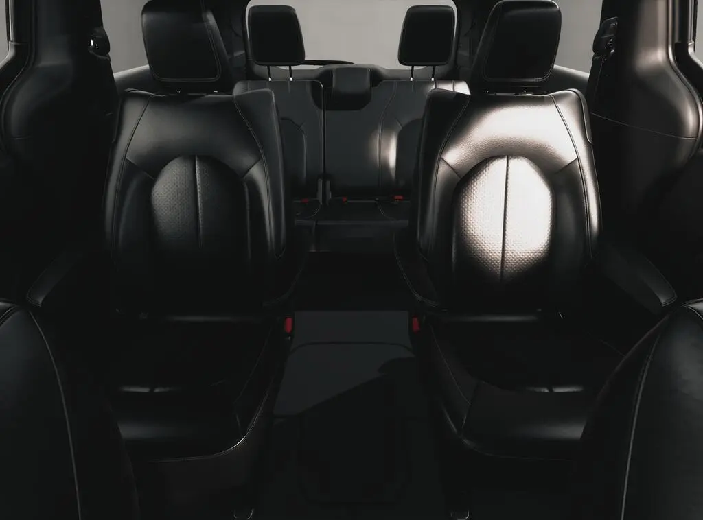 2027 Chrysler Pacifica Select photo 3