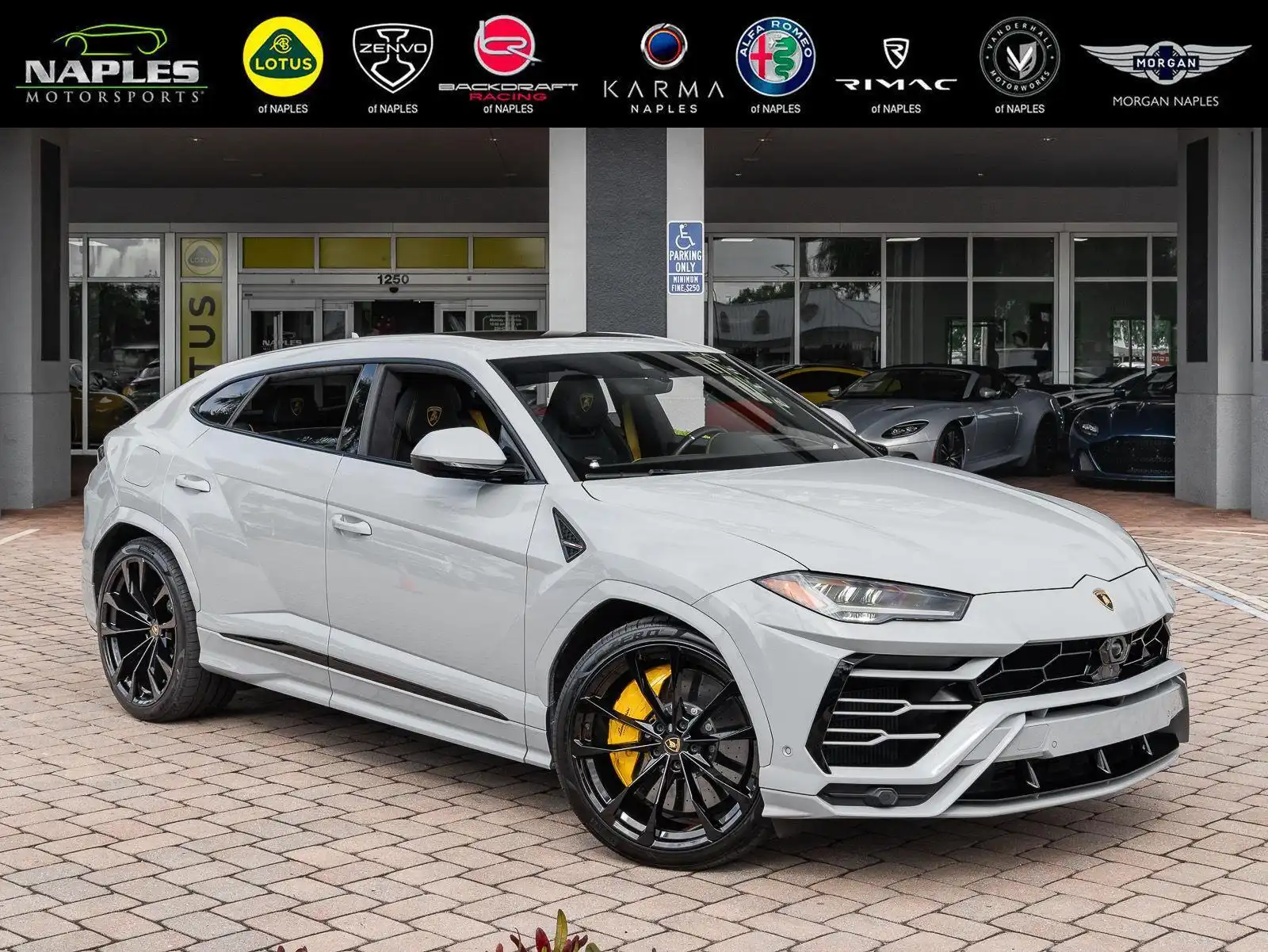 2022 Lamborghini Urus 4.0 V8 Graphite Capsule's photo