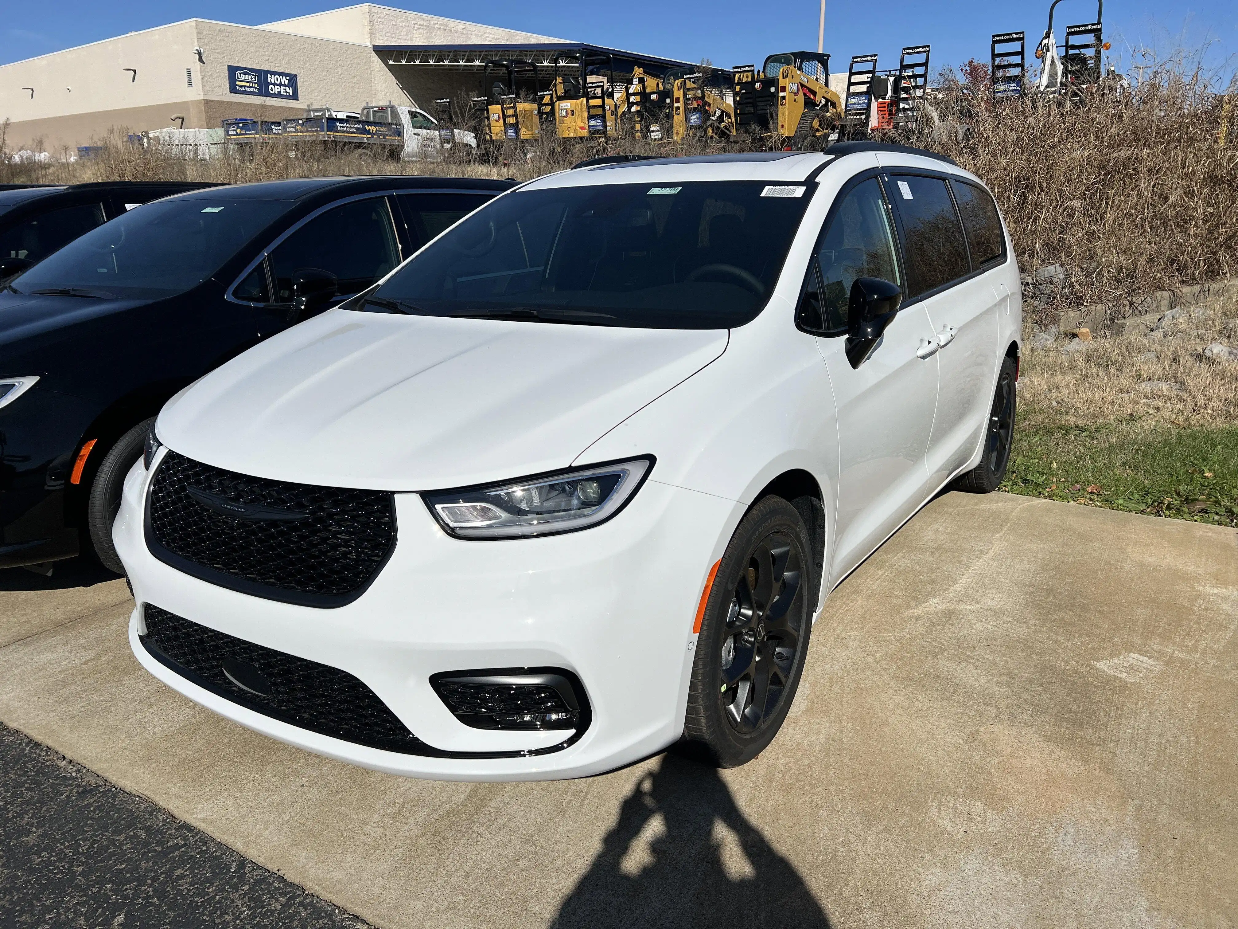 2026 Chrysler Pacifica Limited's photo
