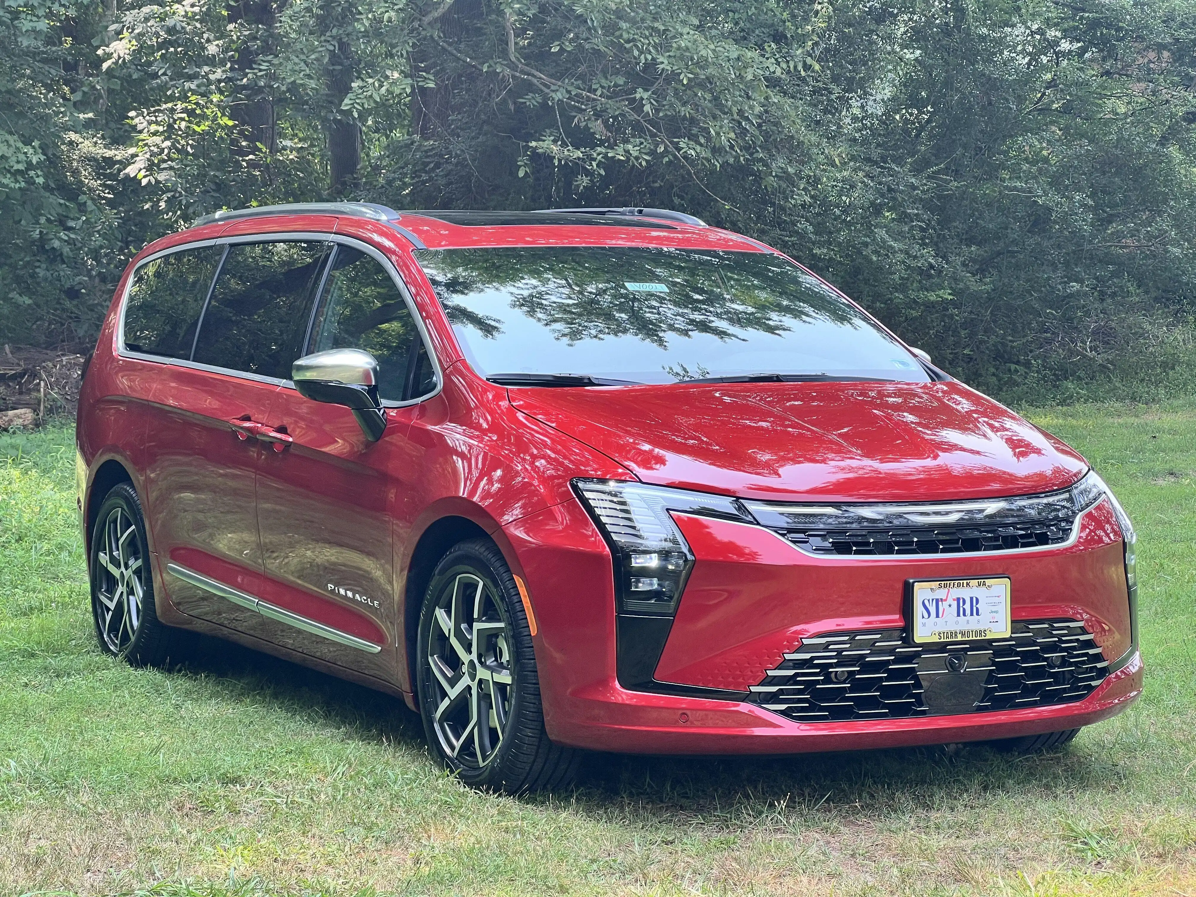 2027 Chrysler Pacifica Pinnacle's photo