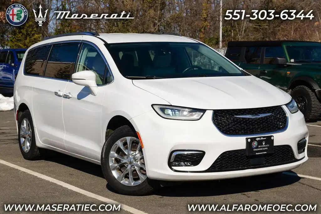 2021 Chrysler Pacifica Touring L's photo