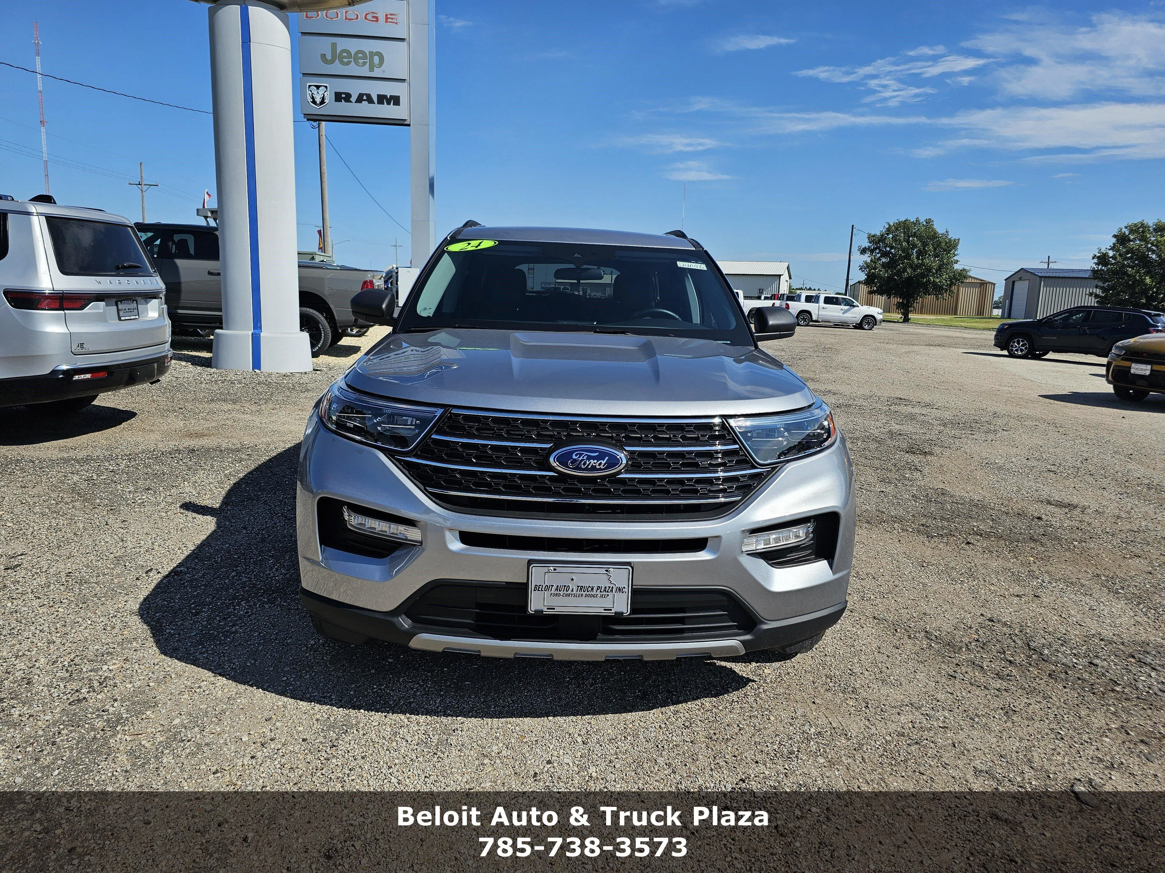 2024 Ford Explorer XLT 4WD photo 4