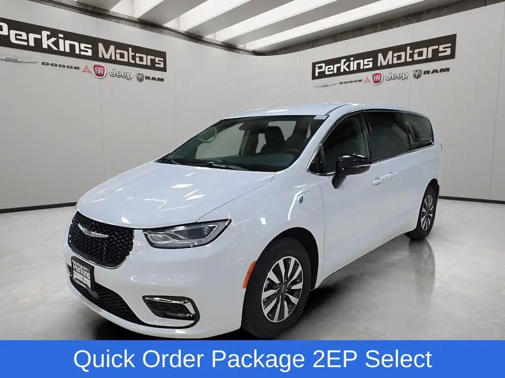 2024 Chrysler Pacifica Hybrid Select PHEV's photo