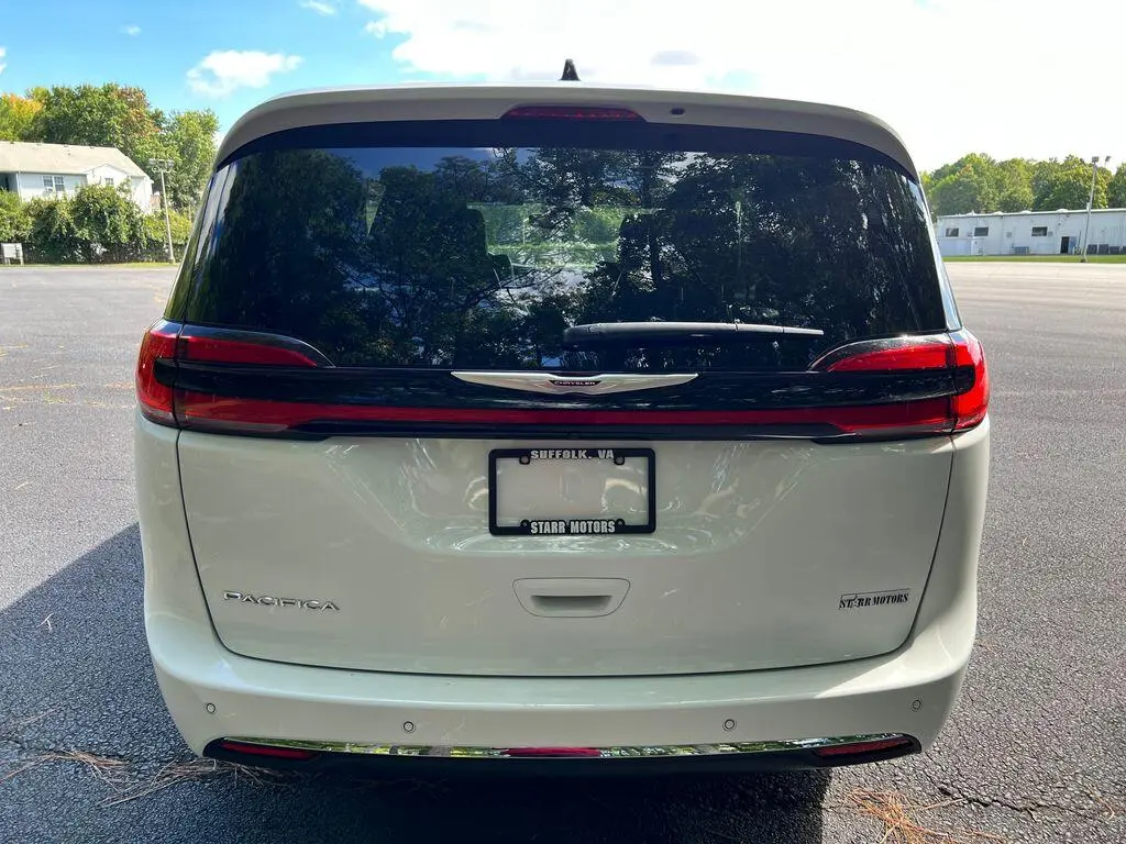 2025 Chrysler Pacifica Select photo 4