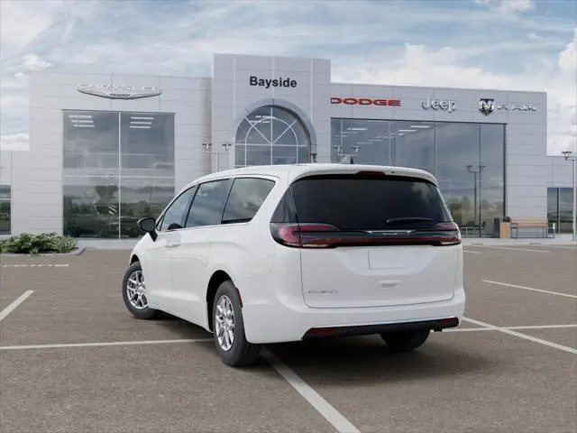2027 Chrysler Pacifica Select photo 3