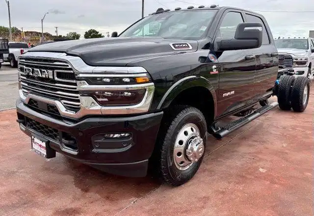 2027 RAM 3500 Big Horn 4WD Crew Cab's photo