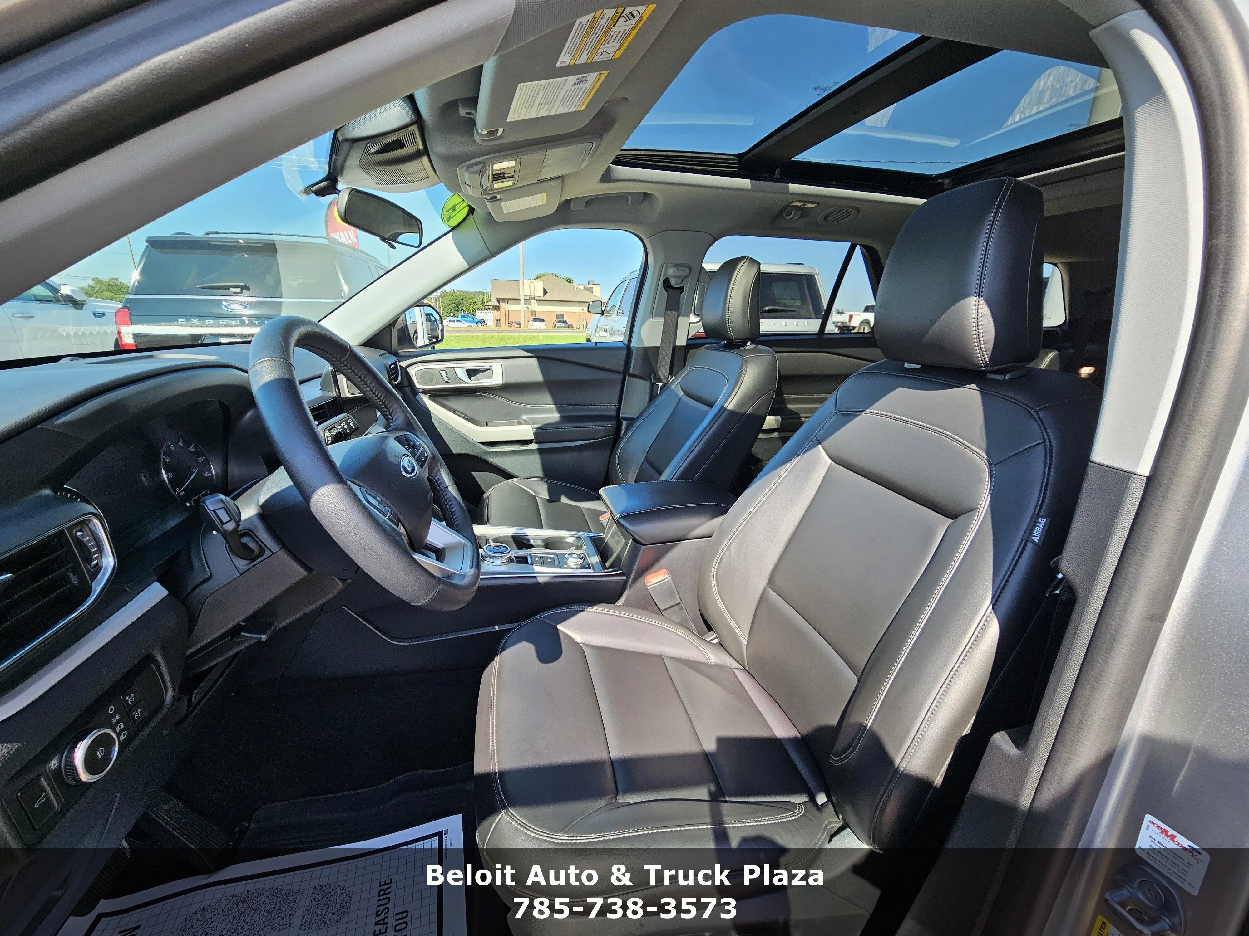 2024 Ford Explorer XLT 4WD photo 5