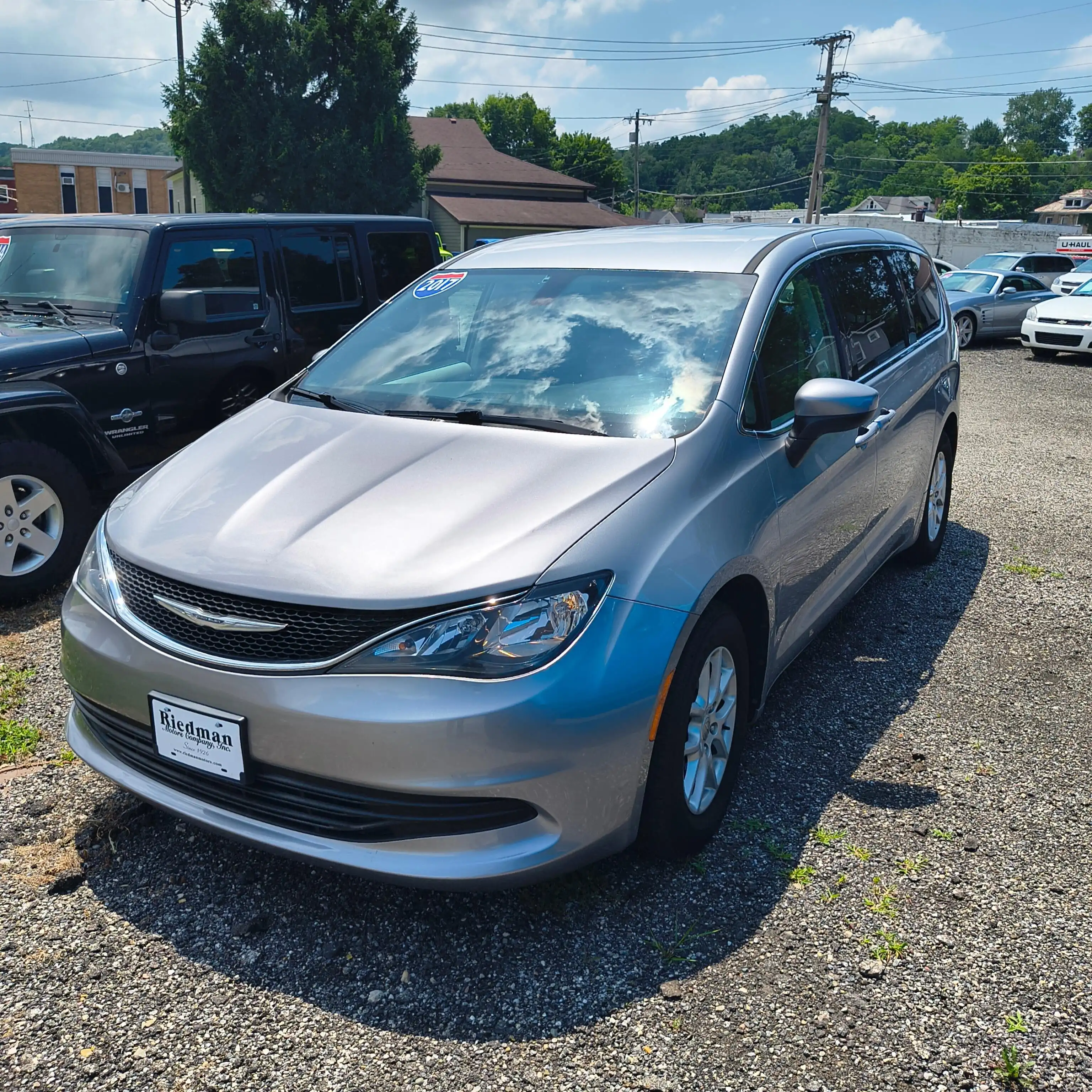 2017 Chrysler Pacifica Touring's photo
