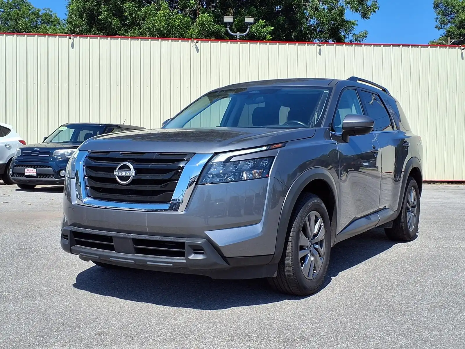 2025 Nissan Pathfinder SV 2WD's photo