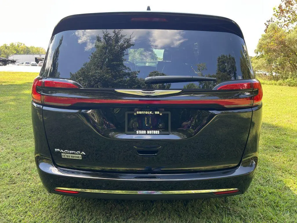 2026 Chrysler Pacifica Select photo 4