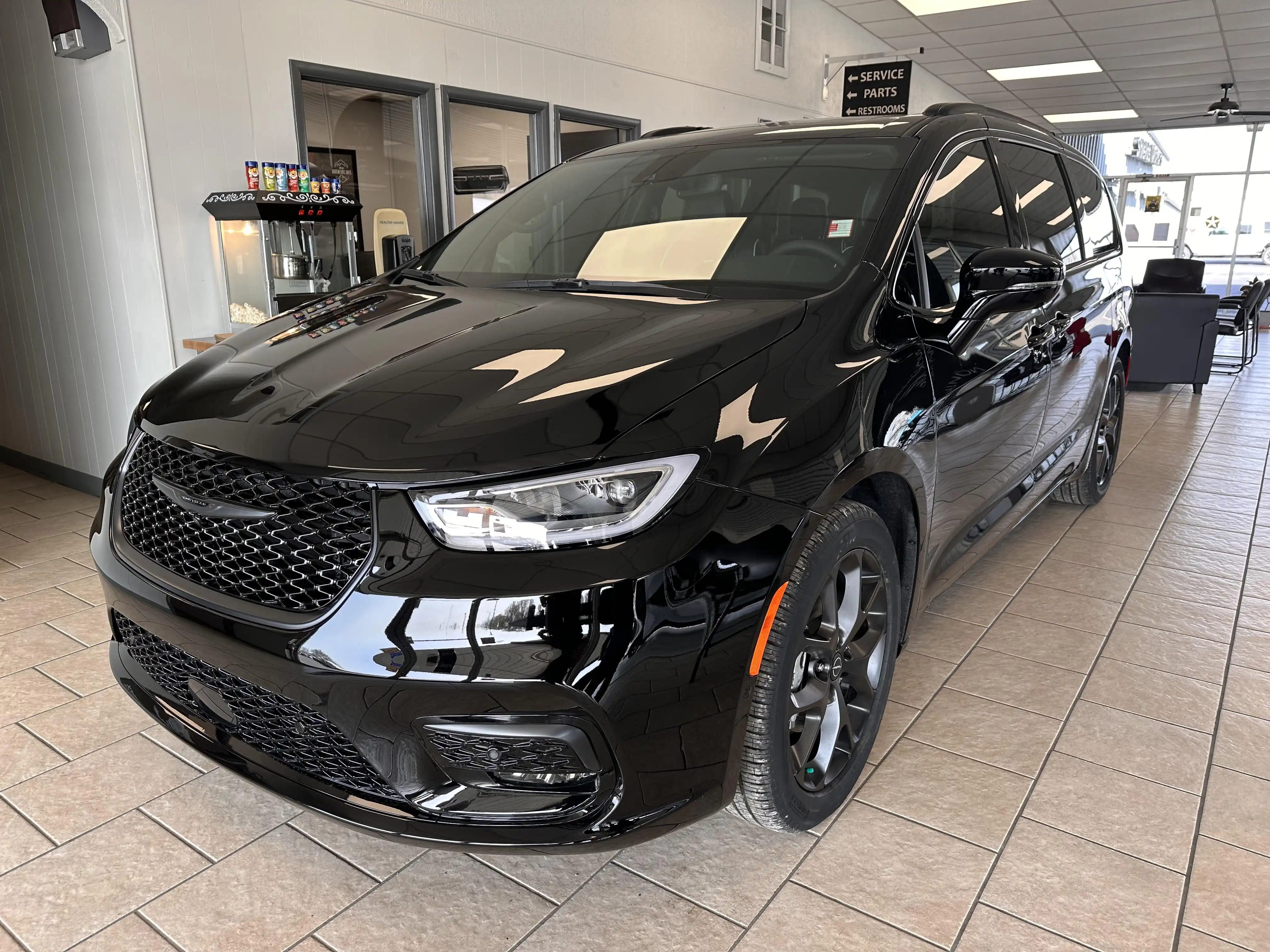 2026 Chrysler Pacifica Limited's photo