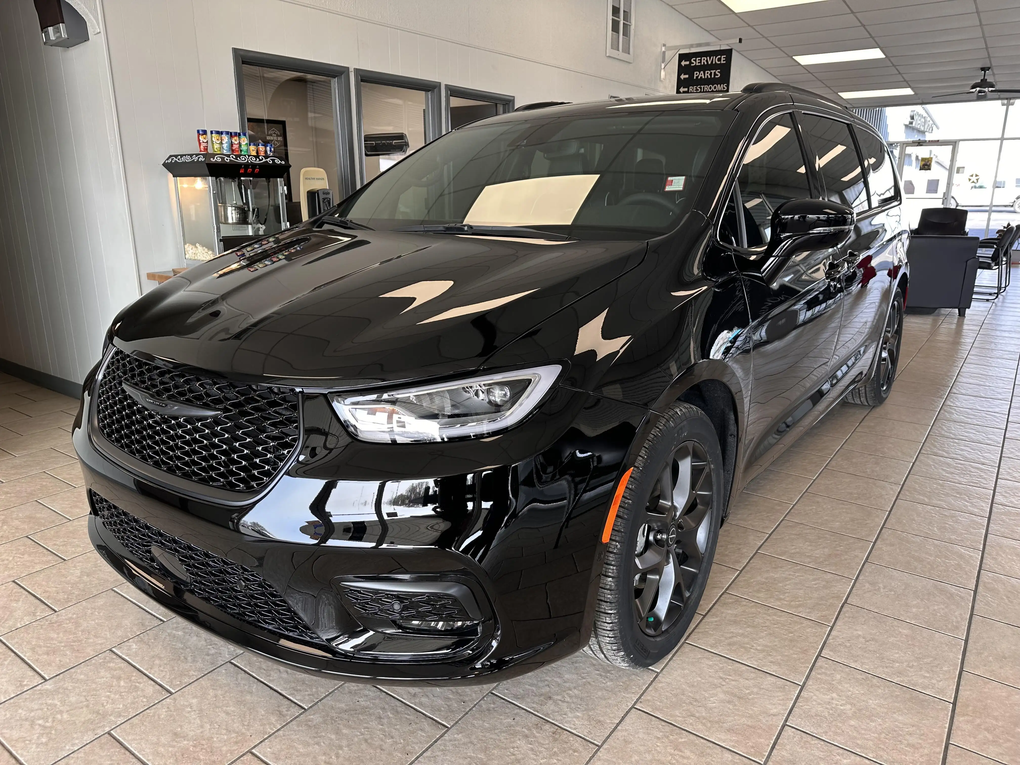 2026 Chrysler Pacifica Limited's photo