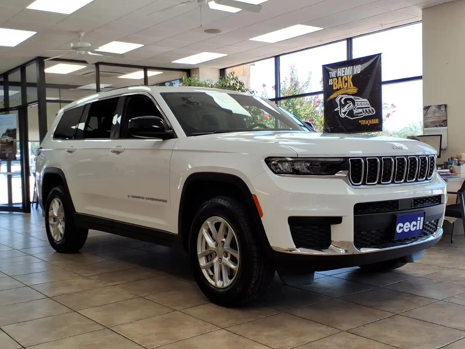 2026 Jeep Grand Cherokee L Laredo's photo