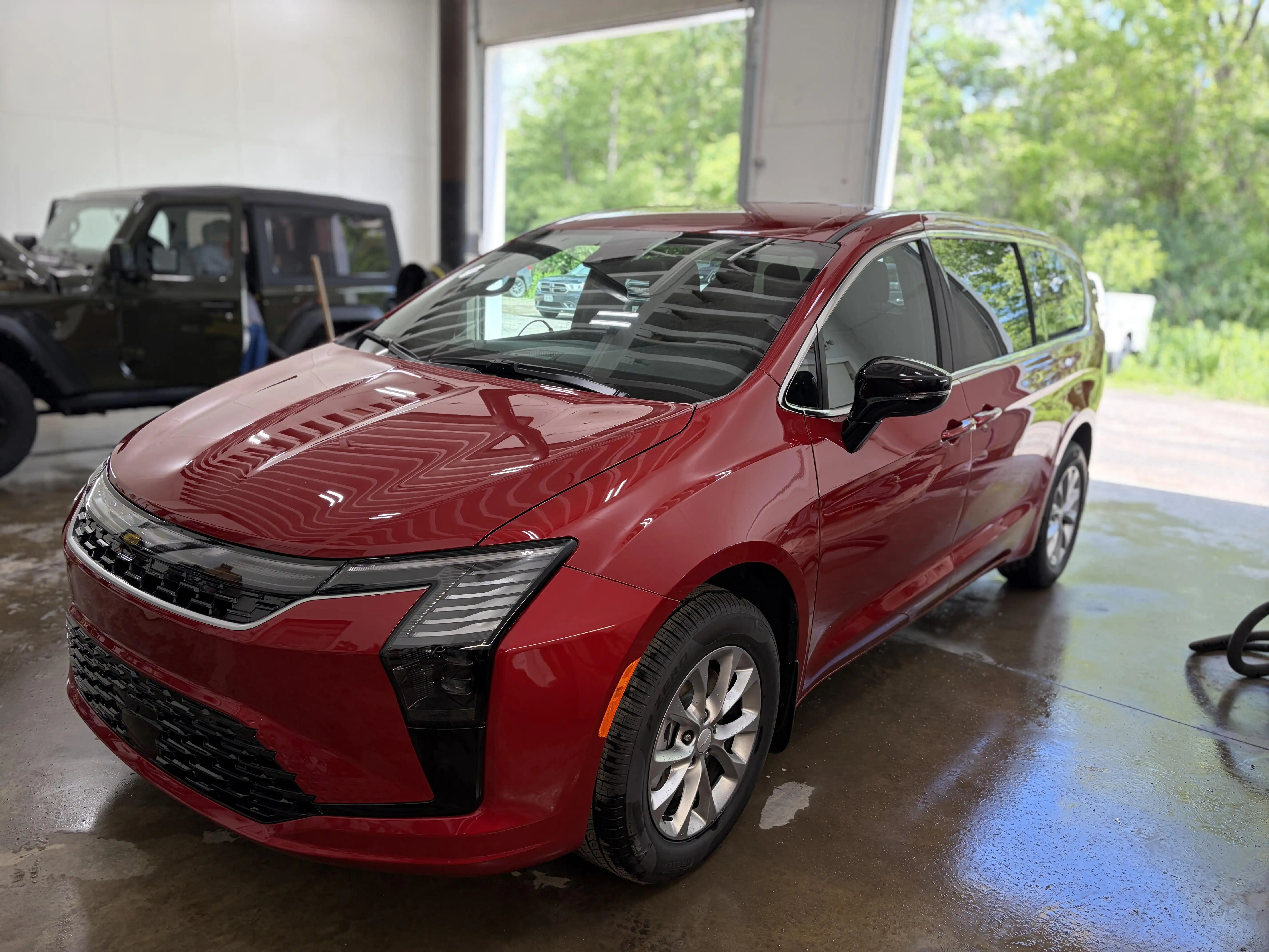 2027 Chrysler Pacifica Select AWD's photo